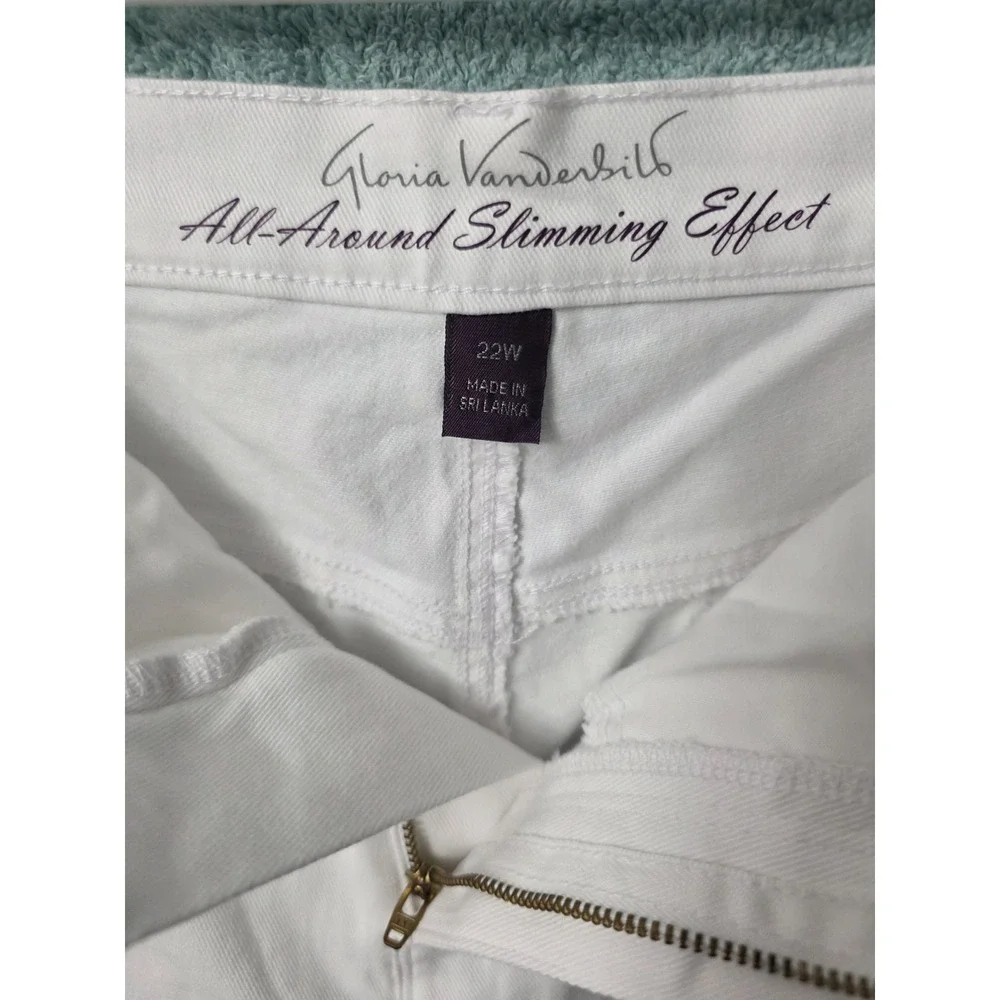 Gloria Vanderbilt product pair